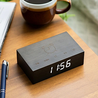 Ψηφιακό ρολόι-ξυπνητήρι επιτραπέζιο Flip Click Clock - Black Wood - Gingko